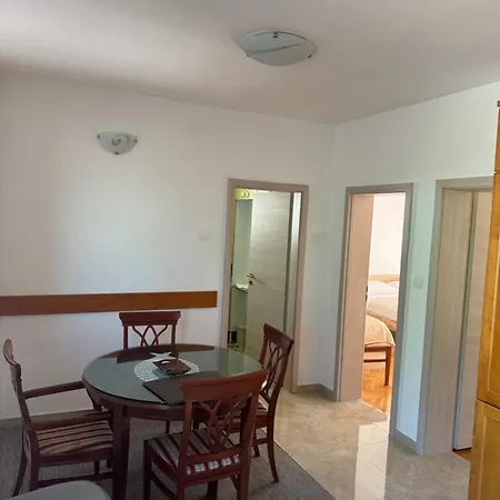 דירה And Orazem Zoro