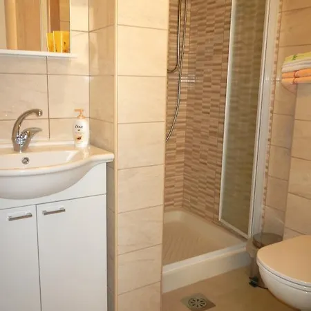 And Orazem Zoro Apartman *