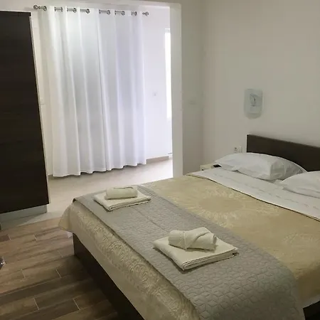 דירה And Orazem Zoro *